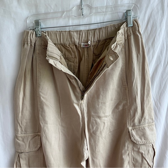 Faherty Arlie day cargo pants safari color elastic waistband utility vibe size M - Picture 4 of 8